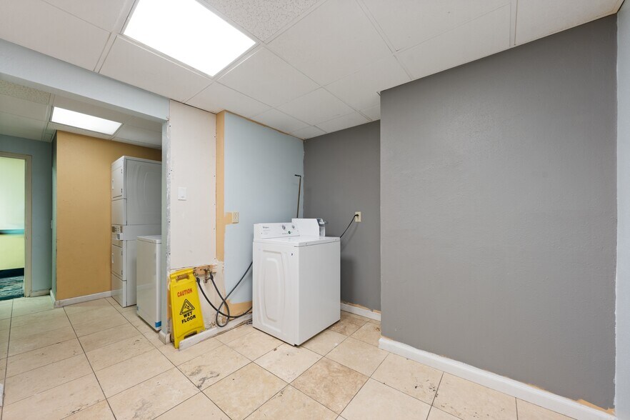 More Photos Of 1530 Cleveland Rd, Sandusky Hotel For Sale