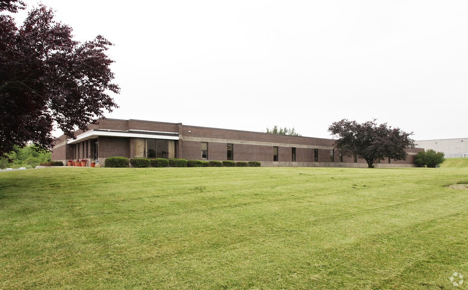 More Photos Of 6 Craftsman Rd, East Windsor Flex For Sale