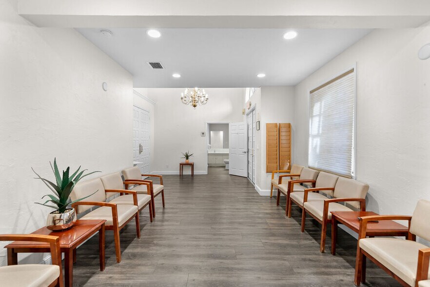 Primary Photo Of 2245 N University Dr, Pembroke Pines Medical For Lease