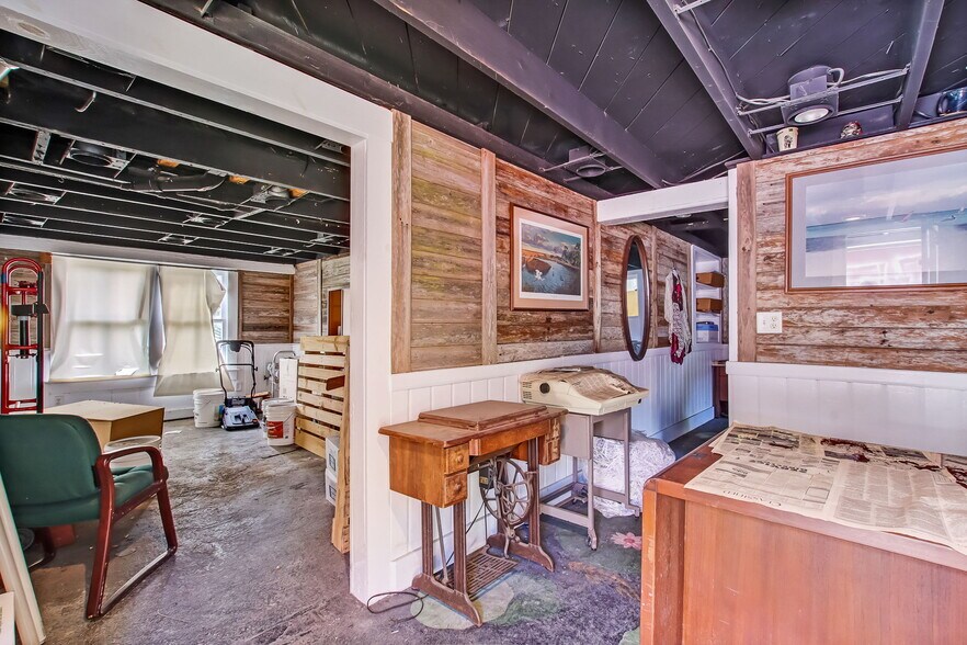 More Photos Of 516 Ash St, Fernandina Beach Freestanding For Lease