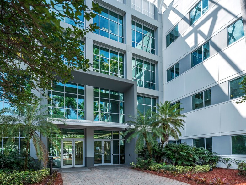 More Photos Of 8200 NW 33rd St, Doral Office For Lease