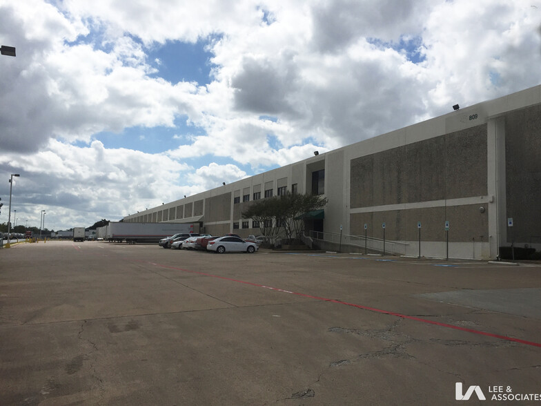 Primary Photo Of 807-809 110th St, Arlington Distribution For Lease