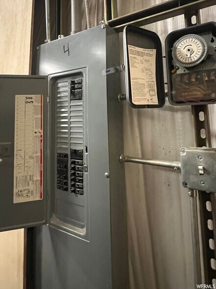 More Photos Of 540 Wright Brothers Dr, Naples Warehouse For Lease