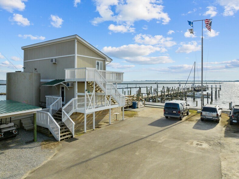 More Photos Of 738 E Main St, Belhaven Hotel For Sale