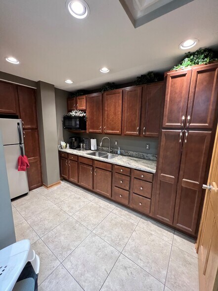 More Photos Of 5 W Epler Ave, Indianapolis Light Manufacturing For Sale