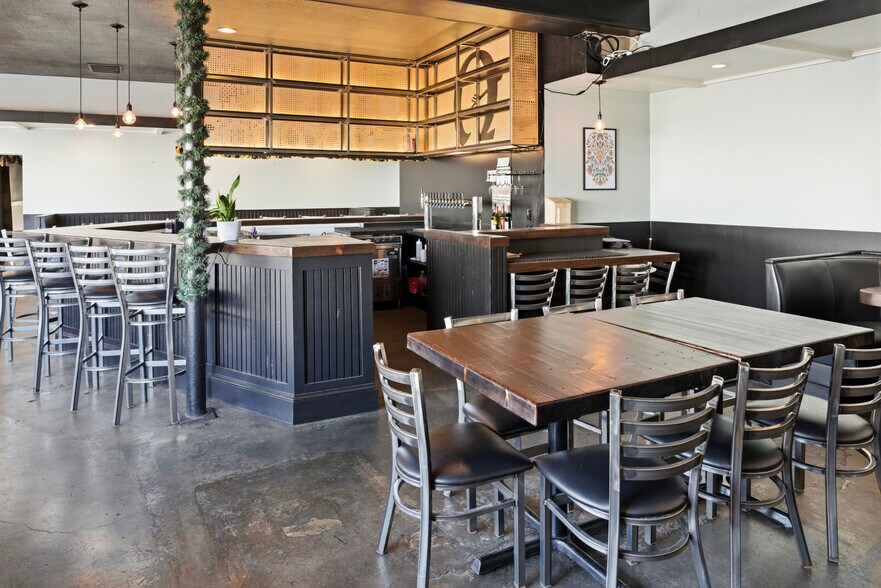 More Photos Of 5824-5846 NE Sandy Blvd, Portland Restaurant For Sale