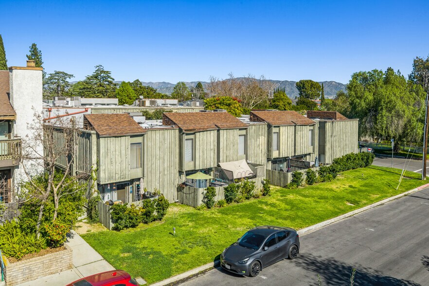 More Photos Of 11607 Acama St, Studio City Apartments For Sale