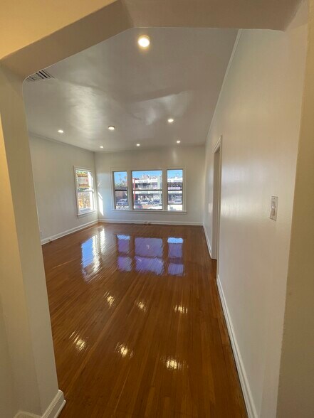 More Photos Of 418-420 N Larchmont Blvd, Los Angeles Office For Lease