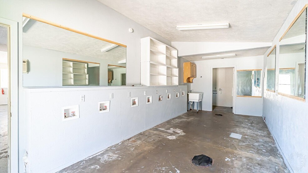 More Photos Of 1300 Liberty School Rd, Azle General Retail For Sale