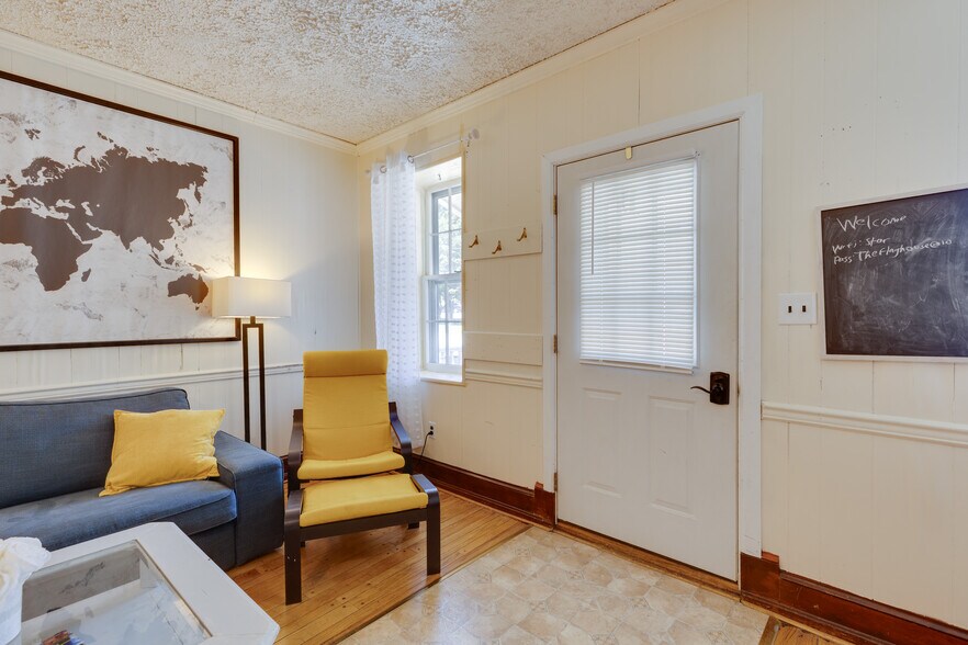 More Photos Of 1053 Washington St, Harpers Ferry Hospitality For Sale