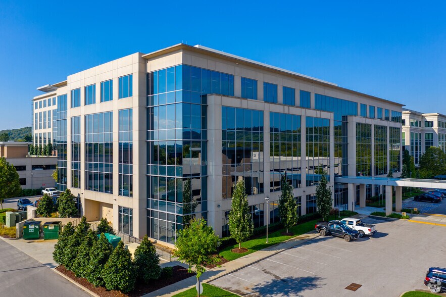 More Photos Of 310 Seven Springs Way, Brentwood Office Residential For Lease