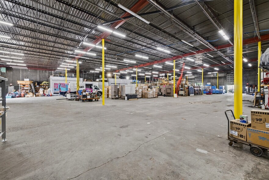 More Photos Of 210 W Terminal Rd, Liverpool Distribution For Lease