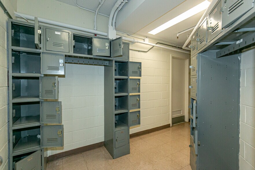 More Photos Of 24840 Northern Blvd, Little Neck Bank For Lease