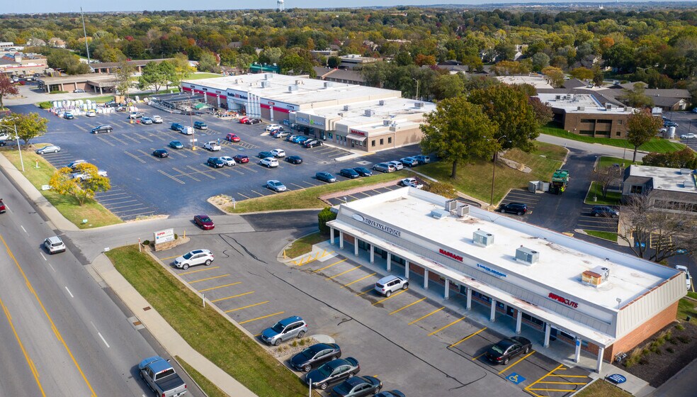 More Photos Of 5815-5821 NE Antioch Rd, Gladstone Storefront For Lease