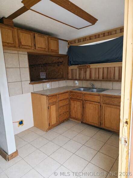 More Photos Of 5268 S Highway 377, Kingston Bar For Sale