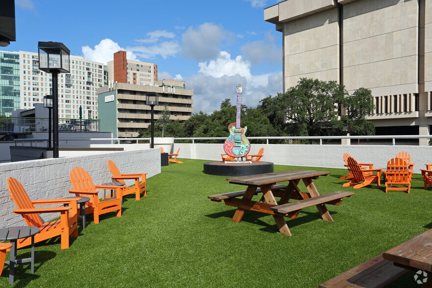 More Photos Of 2021 Guadalupe St, Austin Coworking Space