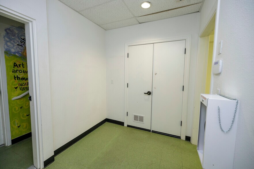 More Photos Of 918 10th St, Modesto Storefront Retail Office For Sale