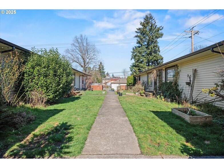 More Photos Of 5104 SE Clinton St, Portland Apartments For Sale