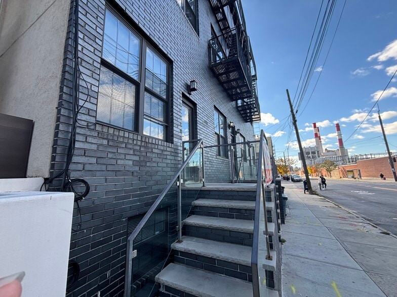 More Photos Of 3461 Vernon Blvd, Astoria Office For Lease
