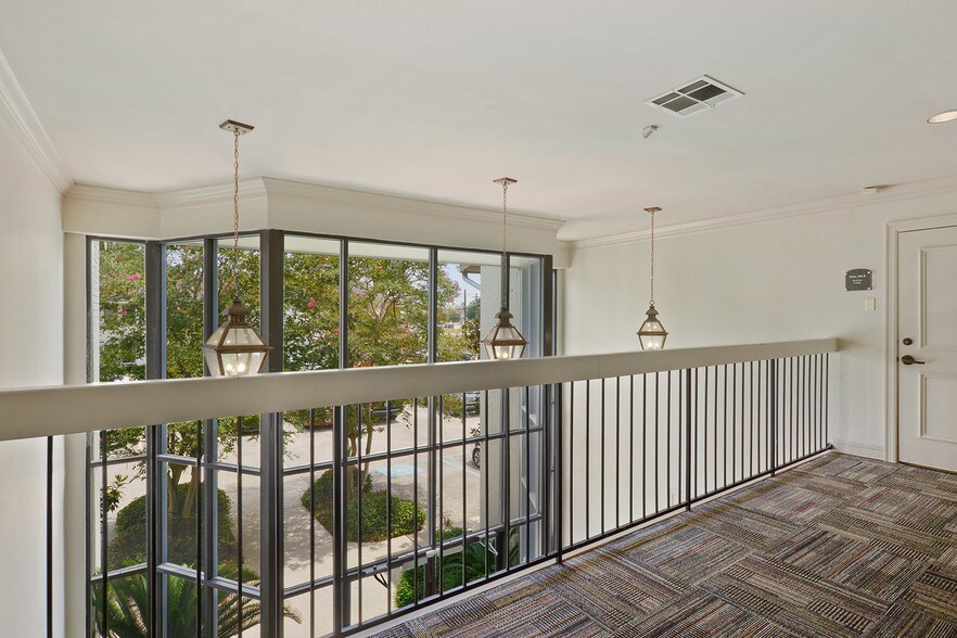 More Photos Of 2051 Silverside Dr, Baton Rouge Office For Sale