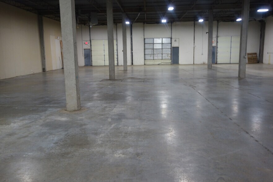 More Photos Of 8226-8256 Nieman Rd, Lenexa Warehouse For Lease