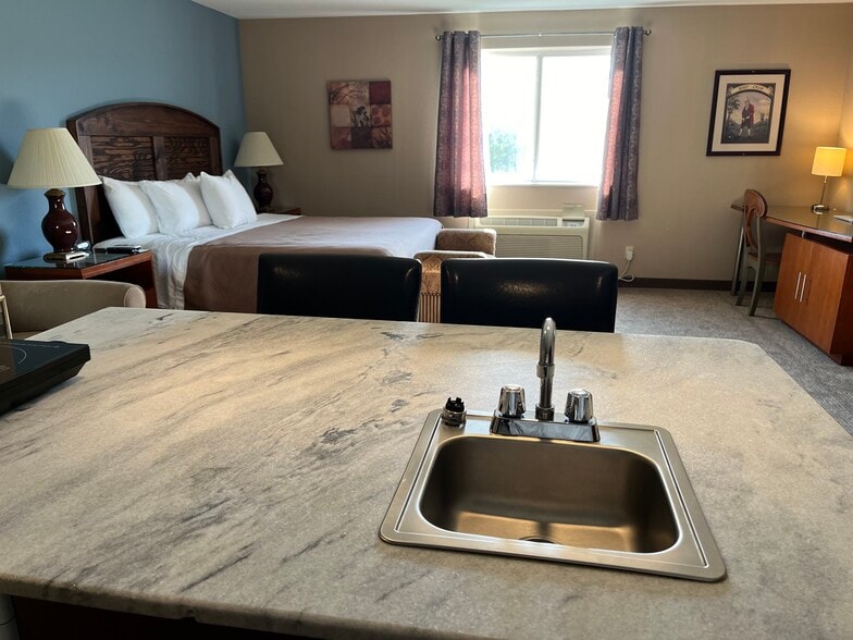 More Photos Of 1423 S US Old Highway 75, Sabetha Hotel For Sale
