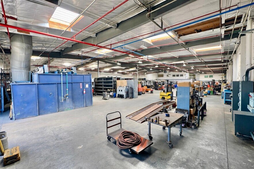 More Photos Of 1005 E Orangethorpe Ave, Anaheim Warehouse For Sale