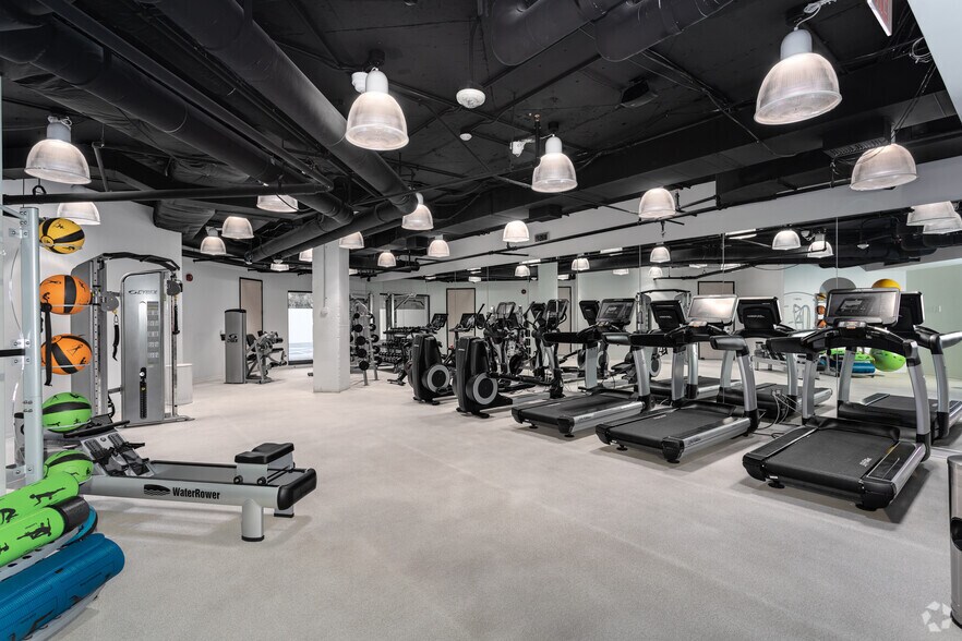 More Photos Of 3033 Wilson Blvd, Arlington Office For Lease