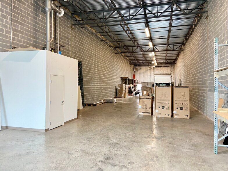 More Photos Of 12155-12215 Livingston Rd, Manassas Warehouse For Lease