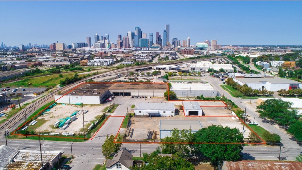 More Photos Of 3300 Capitol St, Houston Warehouse For Sale
