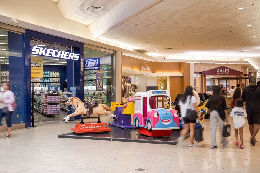 More Photos Of 111 E Puainako St, Hilo Unknown For Lease