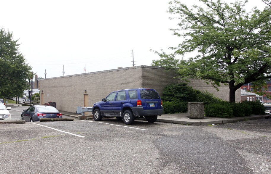 More Photos Of 161 N Lincoln Ave, Salem Office For Sale