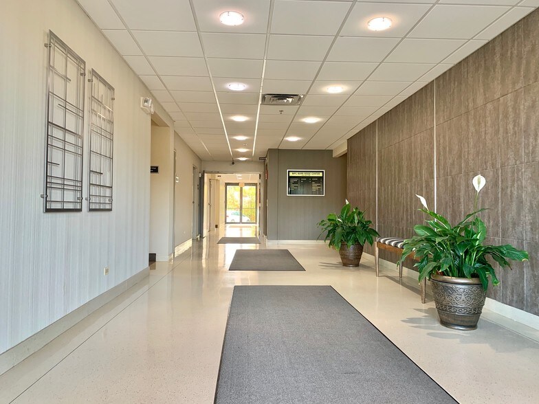 More Photos Of 200 S Frontage Rd, Burr Ridge Office For Lease