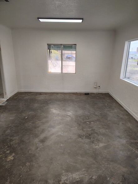 More Photos Of 219 W Mahoney Ave, Mesa Service For Lease