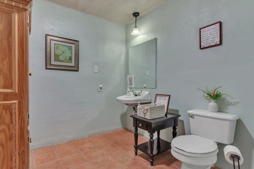 More Photos Of 4002 E Highway 290, Dripping Springs Freestanding For Sale
