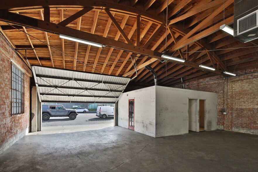 More Photos Of 1335 S La Brea Ave, Los Angeles Storefront Retail Office For Lease