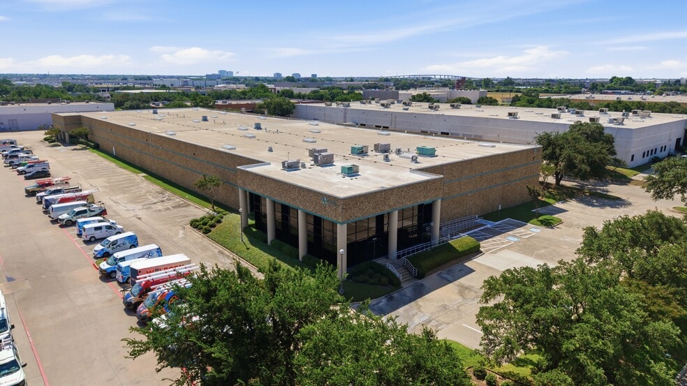 More Photos Of 13755-13775 Benchmark Dr, Farmers Branch Warehouse For Lease