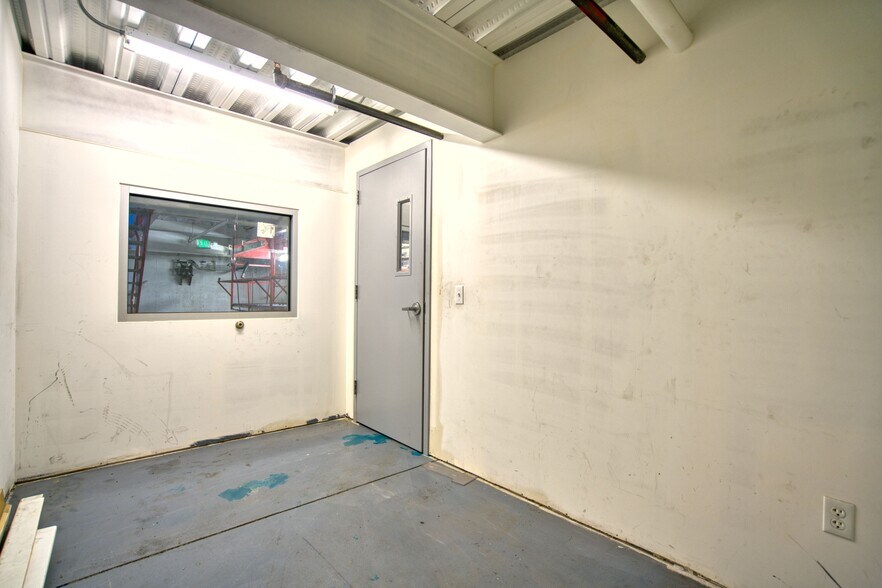 More Photos Of 165 S McCaslin Blvd, Louisville Auto Repair For Lease