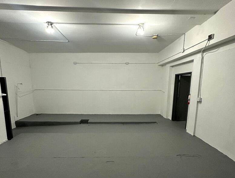 More Photos Of 3361 Union Pacific Ave, Los Angeles Warehouse For Sale