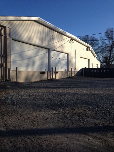 More Photos Of 1117 Tyler St, Fredericksburg Warehouse For Lease