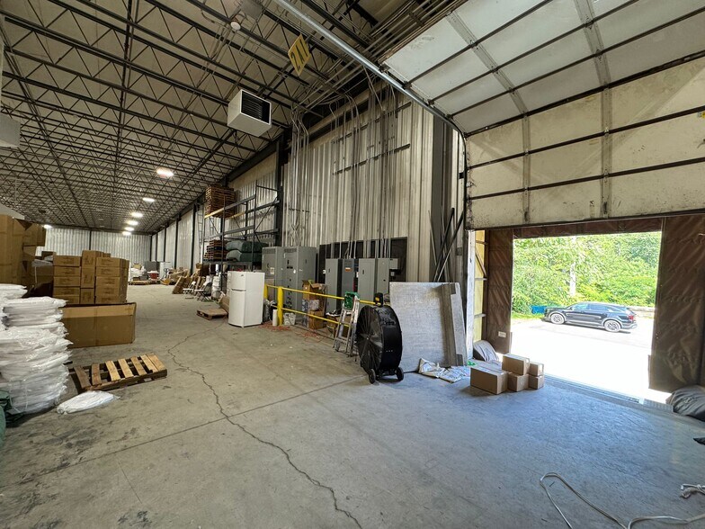 More Photos Of 1875 Swarthmore Ave, Lakewood Warehouse For Lease