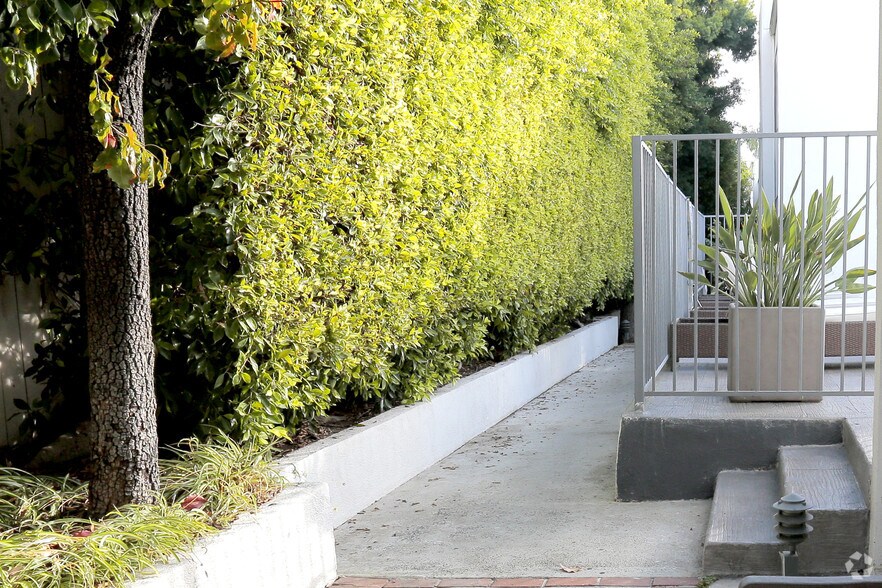 More Photos Of 954 Palm Ave, West Hollywood Apartments For Sale