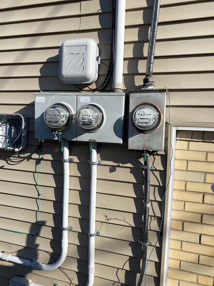 More Photos Of 429-431 Main St, Kingston Storefront Retail Residential For Sale