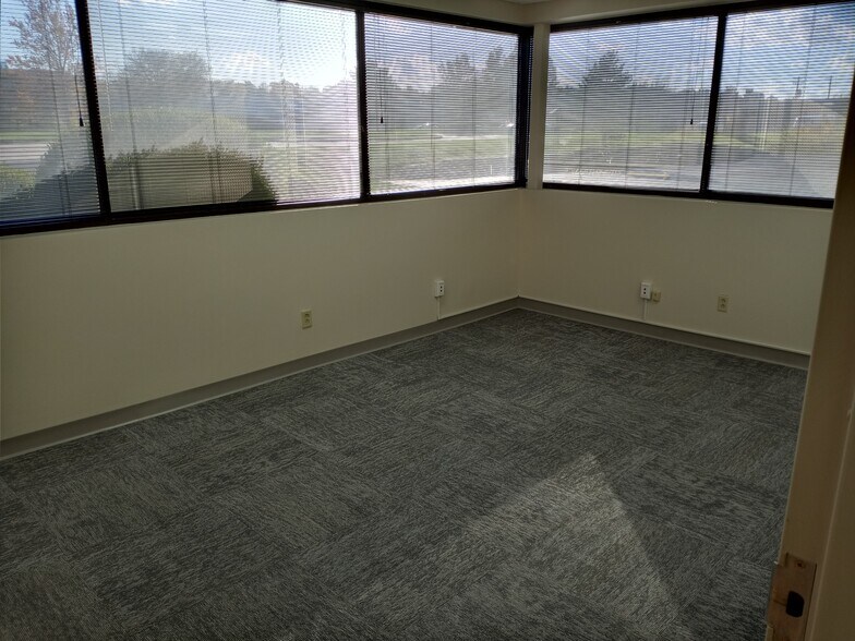 More Photos Of 887-891 Bolger Ct, Fenton Light Distribution For Lease