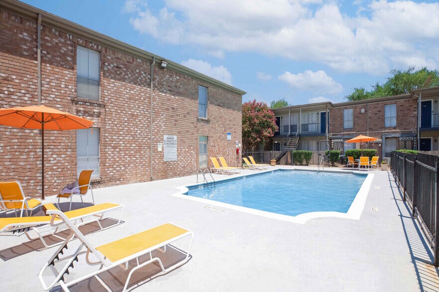 More Photos Of 10000 Hammerly Blvd, Houston Apartments For Sale