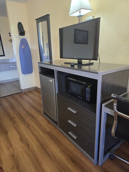 More Photos Of 2122 S Ok-74 Hwy, Purcell Hotel For Sale