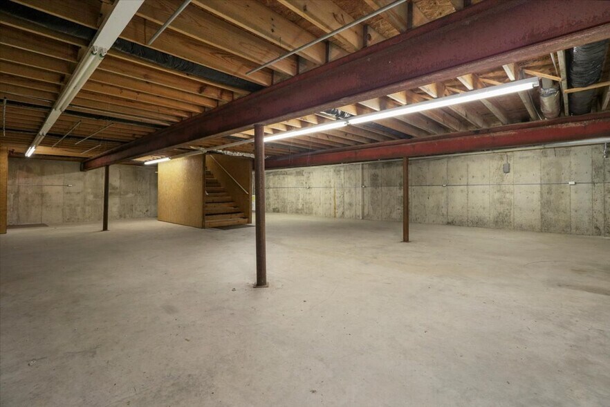 More Photos Of 1006 Nettleton Avenue Ave, Thayer Office For Sale