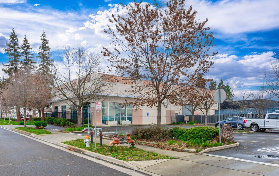 More Photos Of 1030 N D St, Sacramento Light Manufacturing For Sale