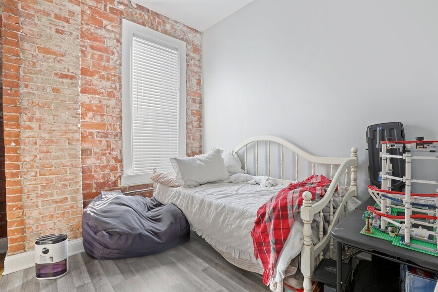 More Photos Of 14 W Depot St, Pataskala Showroom For Sale