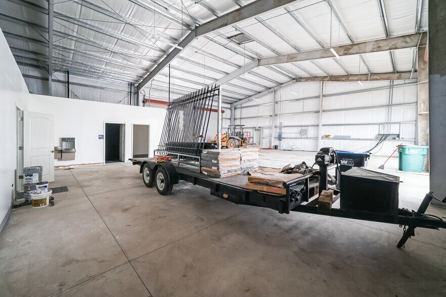 More Photos Of 2330 E Kaviland Ave, Fresno Light Manufacturing For Sale